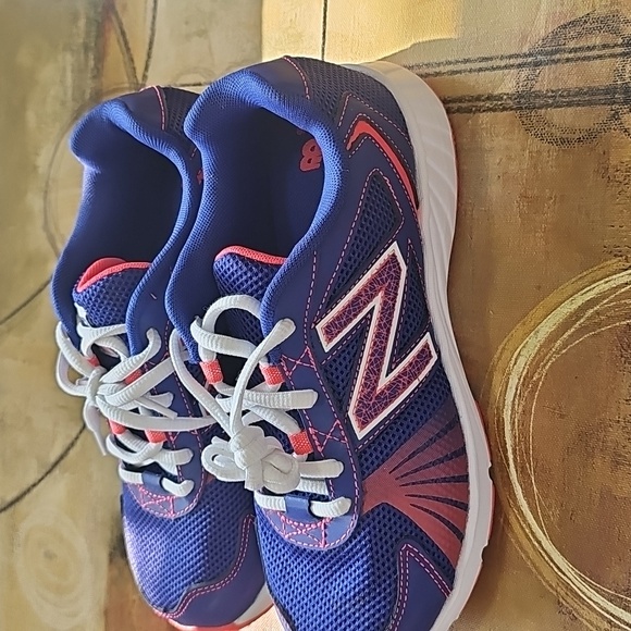 NWOB Big Kids 3W Shoes - Picture 2 of 7